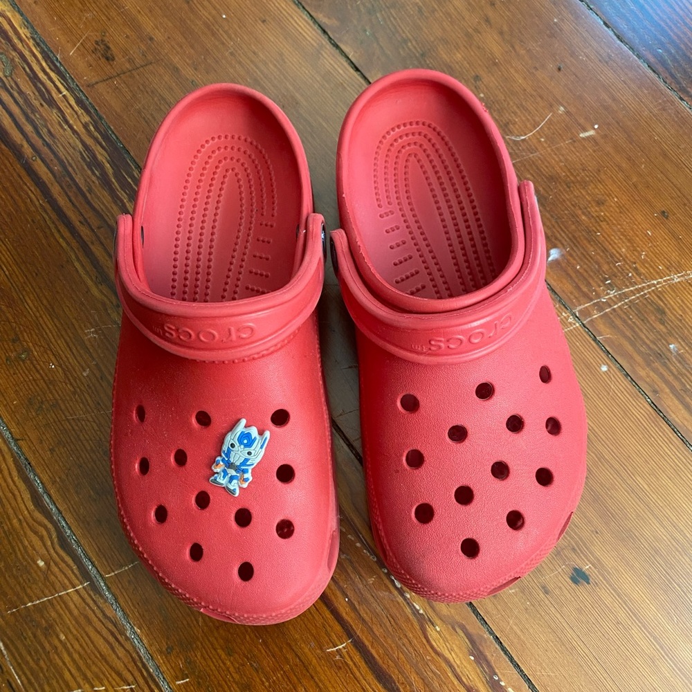 red crocs